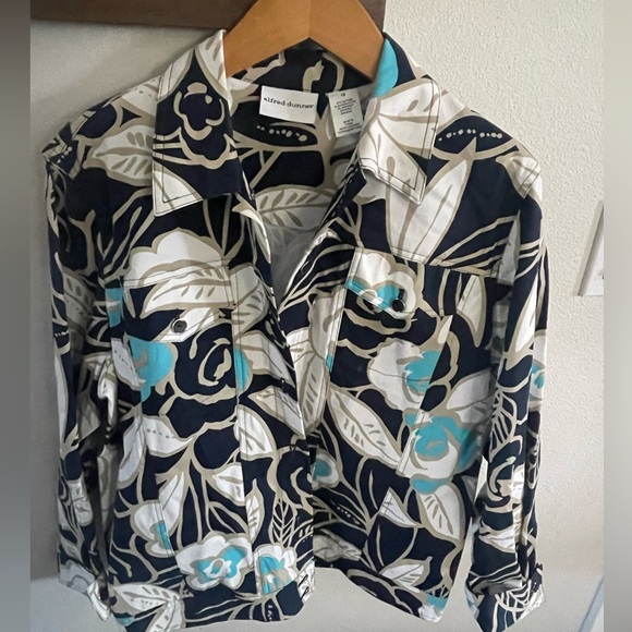 Alfred Dunner Stylish Blue and White Patterned Jacket Floral Design Size 12 - Picture 1 of 4